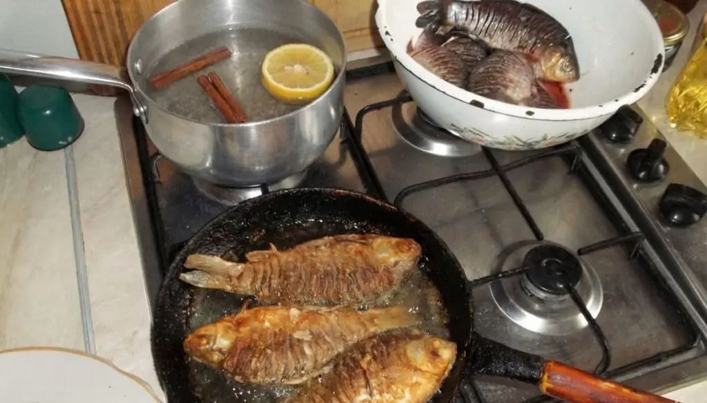 Truco para cocinar pescado: cómo eliminar el olor a fritura con este ingrediente de tu cocina