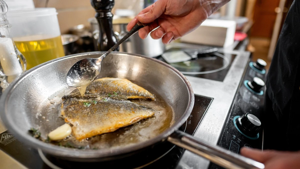 Una sola especia evita el olor a pescado en tu cocina al freír: el truco de chef - image 1