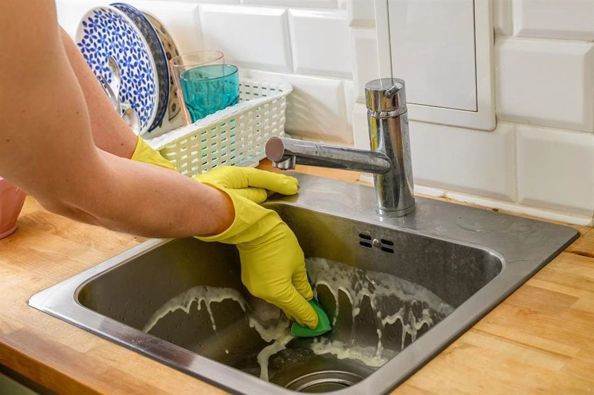 Un ingrediente secreto para que tus sartenes y bandejas brillen como la plata - image 1