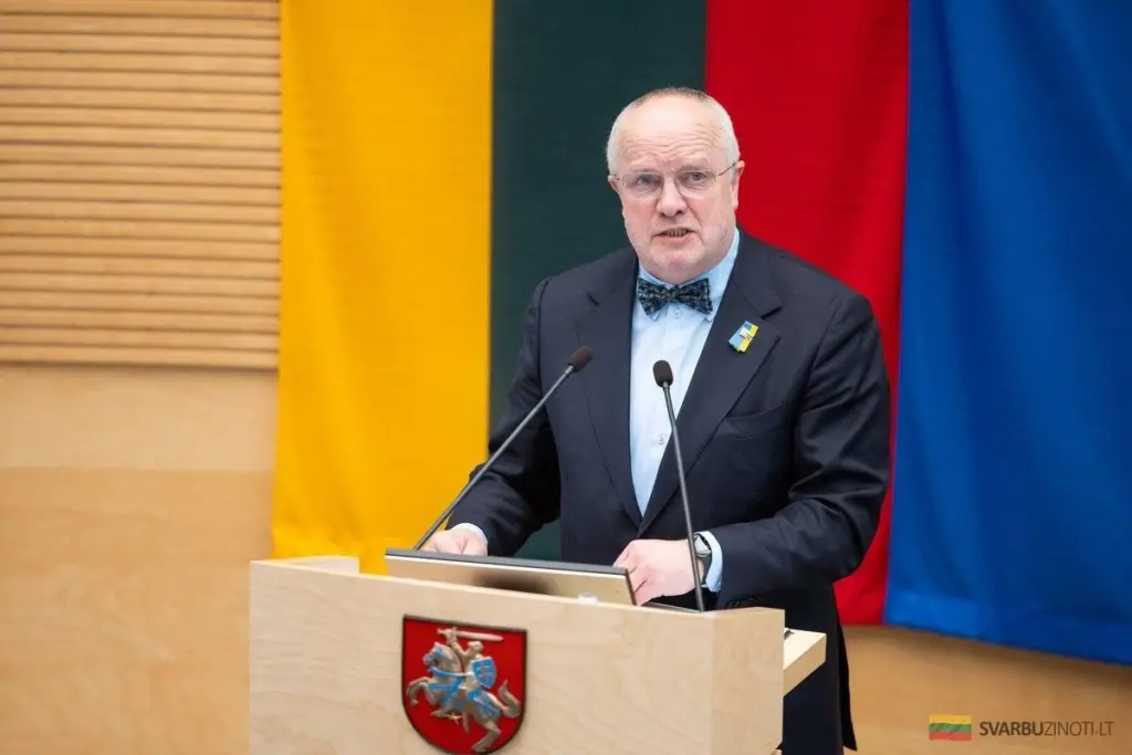 35 parlamentarios piden destitución de miembro de comisión de ética por plagio