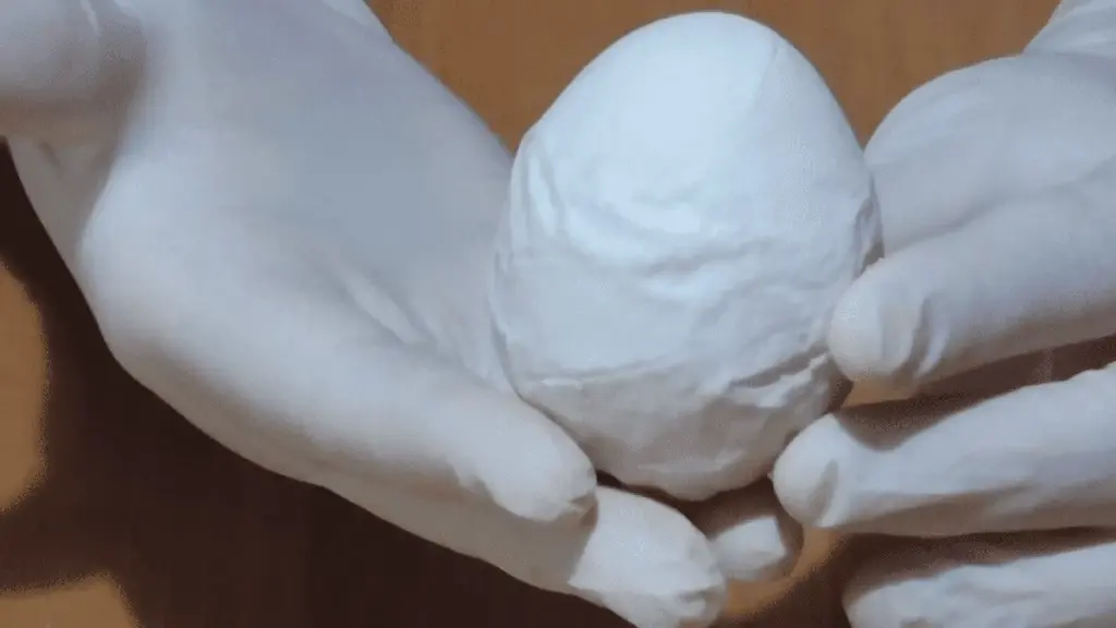 3 causas sorprendentes de huevos blandos en tus gallinas (y cómo solucionarlas)