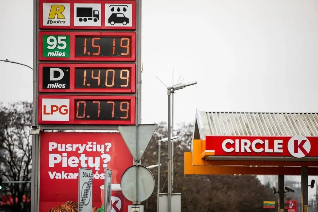 5 trucos para que tu coche consuma menos combustible y ahorres dinero