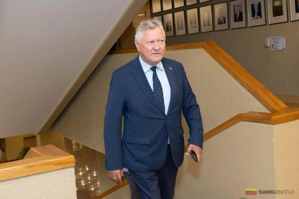 A. Jakavonytė jura como parlamentaria tras el escándalo de corrupción de Starkevičius