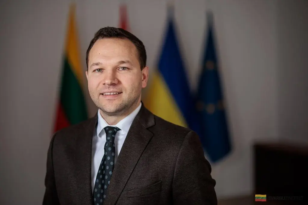 Cómo el conflicto en Irán podría impactar tu negocio y qué ayudas ofrece el gobierno