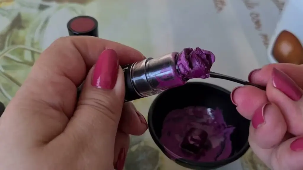 Dale una segunda vida a tus tubos de labial: el truco de 10 de 10 para la cocina