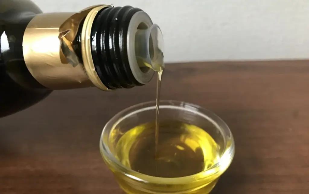 Dos letreros clave en el aceite de oliva que delatan a los falsificadores