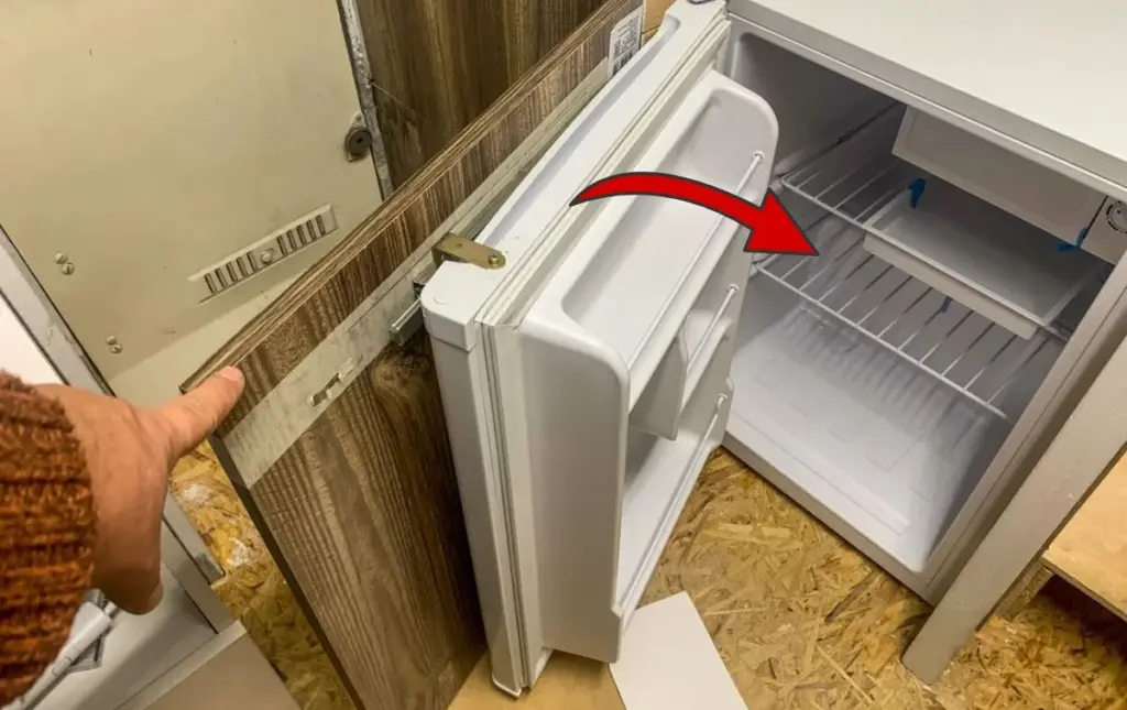 El plástico amarillo de tu frigorífico volverá a ser blanco en 20 minutos: mezcla 1 producto de "Aurora" con peróxido, ¡olvídate de frotar!