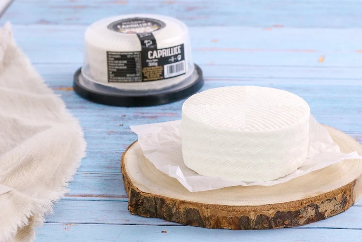 El plástico 'asfixia' tu queso y lo arruina en 3 días: cómo guardar cada tipo en la nevera - image 1