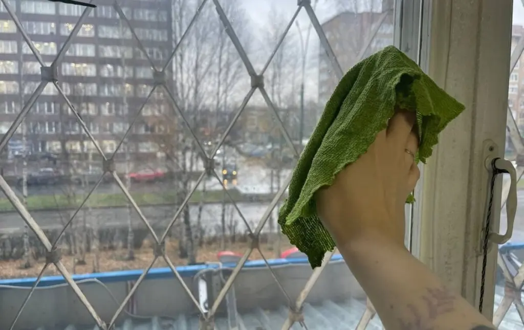 El secreto de ventanas impecables sin esfuerzo: tu aliado inesperado y un truco de periódico