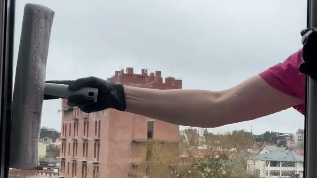 El secreto de ventanas impecables: un remedio casero que te sorprenderá