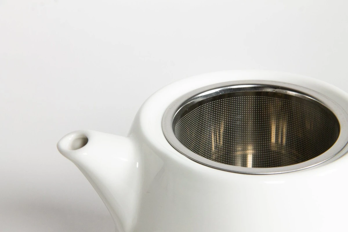 El truco de la abuela: 2 cucharadas de harina harán que tu tetera brille como nueva - image 1