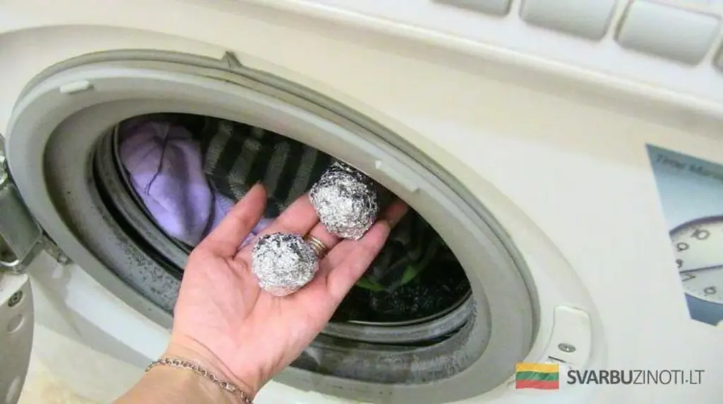 El truco del papel de aluminio en la lavadora que revolucionará tu colada