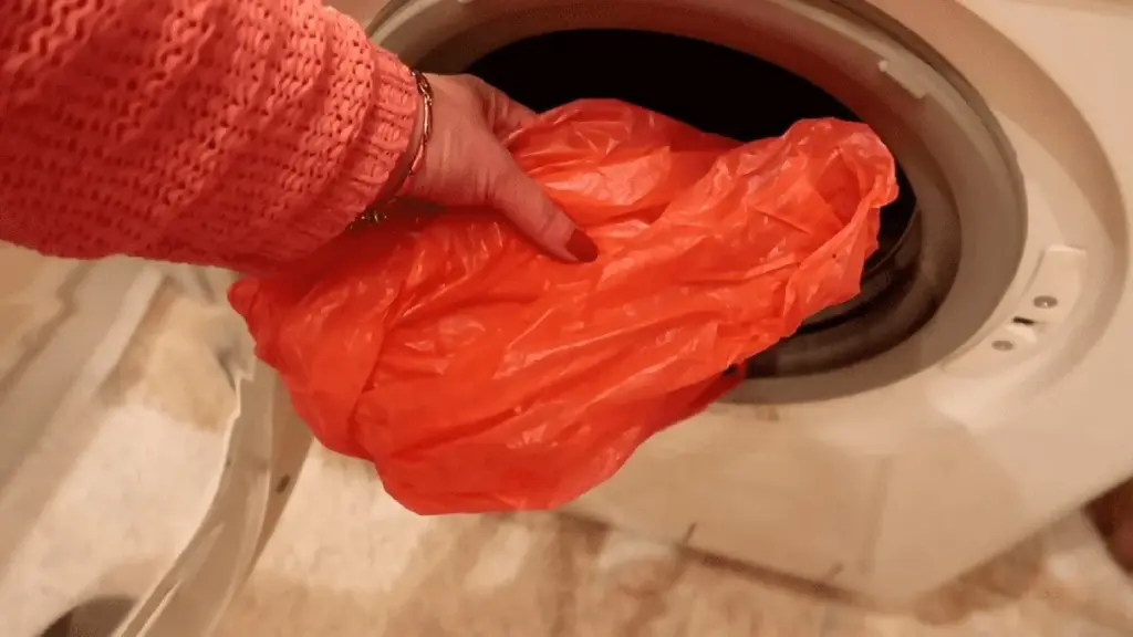 El truco del paquete en la lavadora que te hará ahorrar detergente