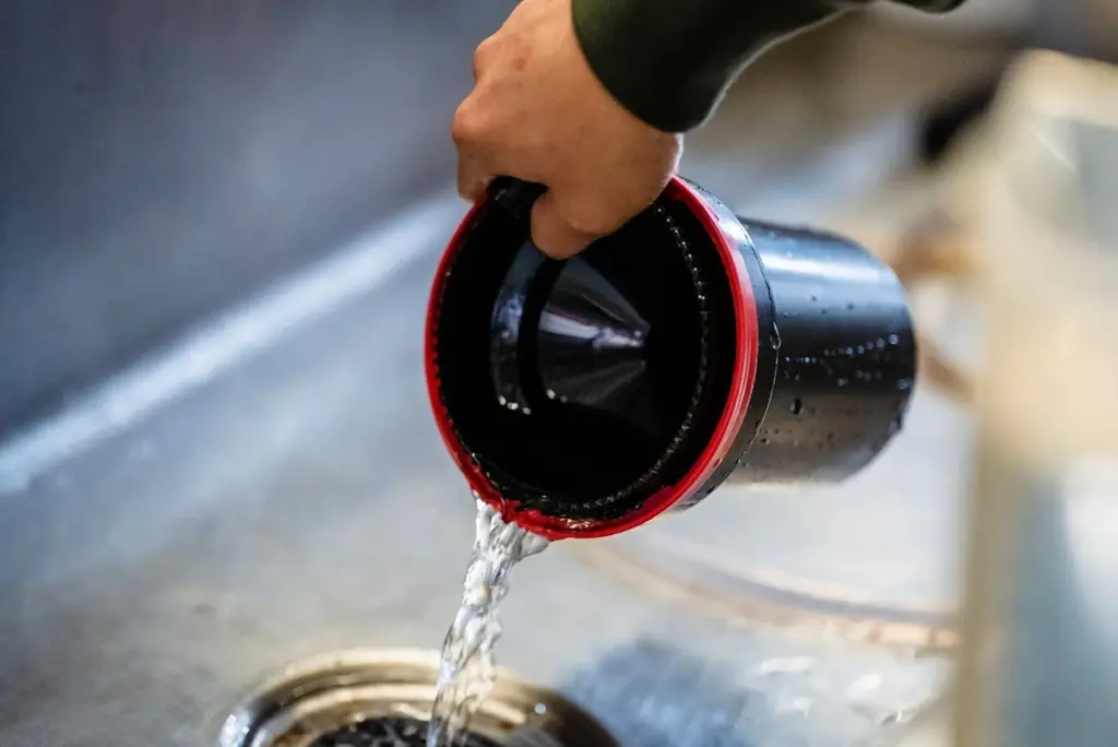 El truco de mi cuñado: cómo limpiar el desagüe en 3 segundos sin usar "Krot"