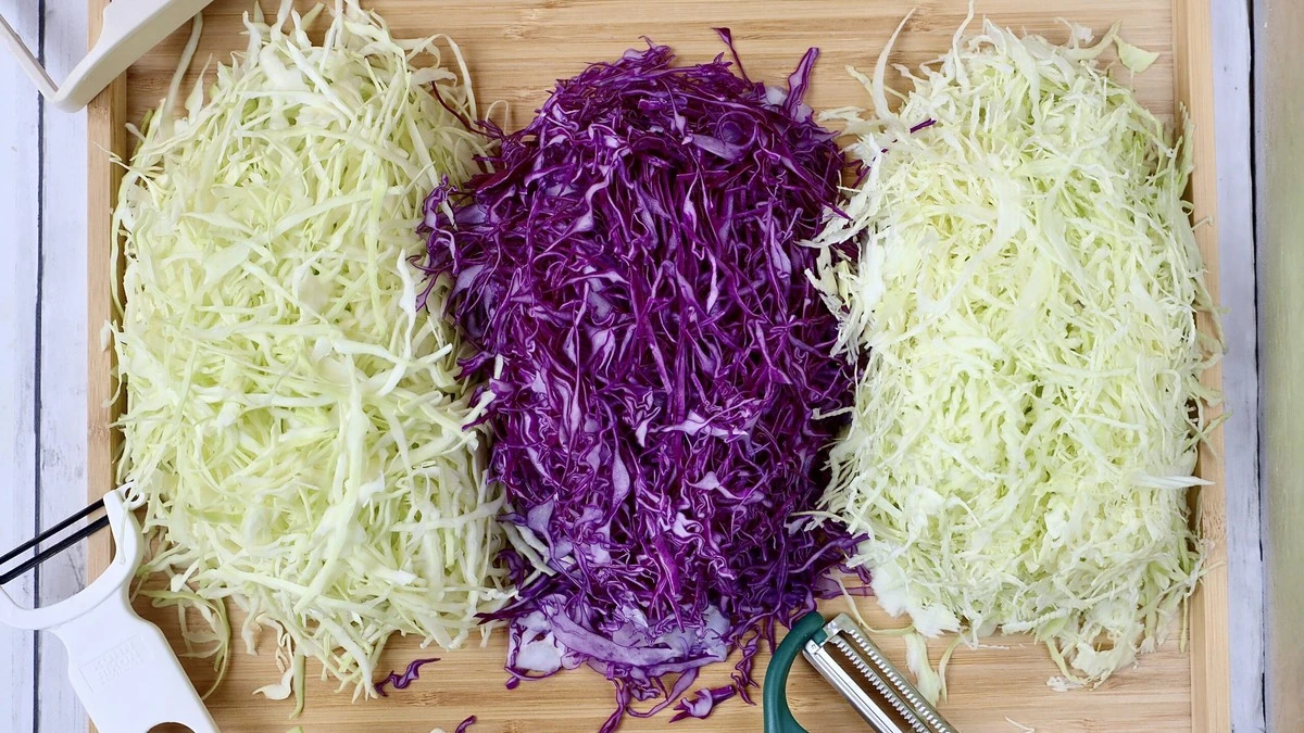 El truco que corta el repollo en 5 minutos sin cuchillo - image 1