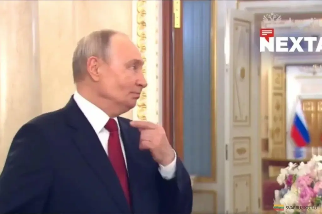 El video censurado de Putin: un bostezo que casi termina en tos