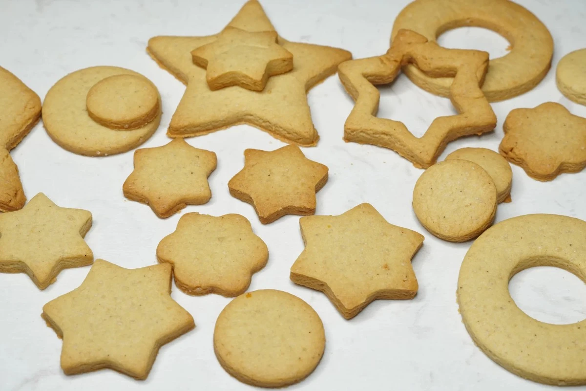Galletas rápidas sin rodillo: solo mezcla con cuchara y hornea con bayas - image 1