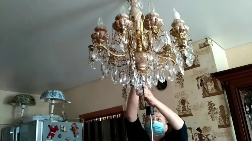 Grassa en la lámpara de cocina: "Fairy" no pudo, pero esta mezcla con sal lo resolvió (10/10)