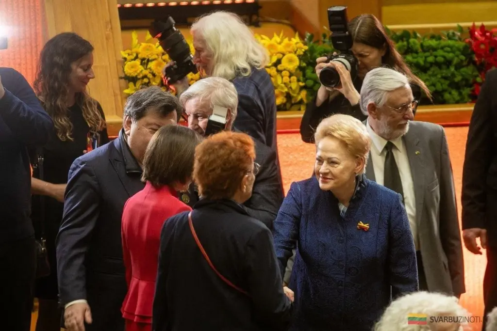 Grybauskaitė en el Día de la Independencia: Celebrando lo que Tenemos, Discutiendo lo de Mañana
