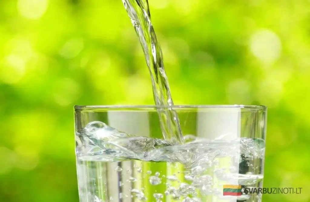 Kardiologai revelan las horas clave para beber agua y potenciar tu salud