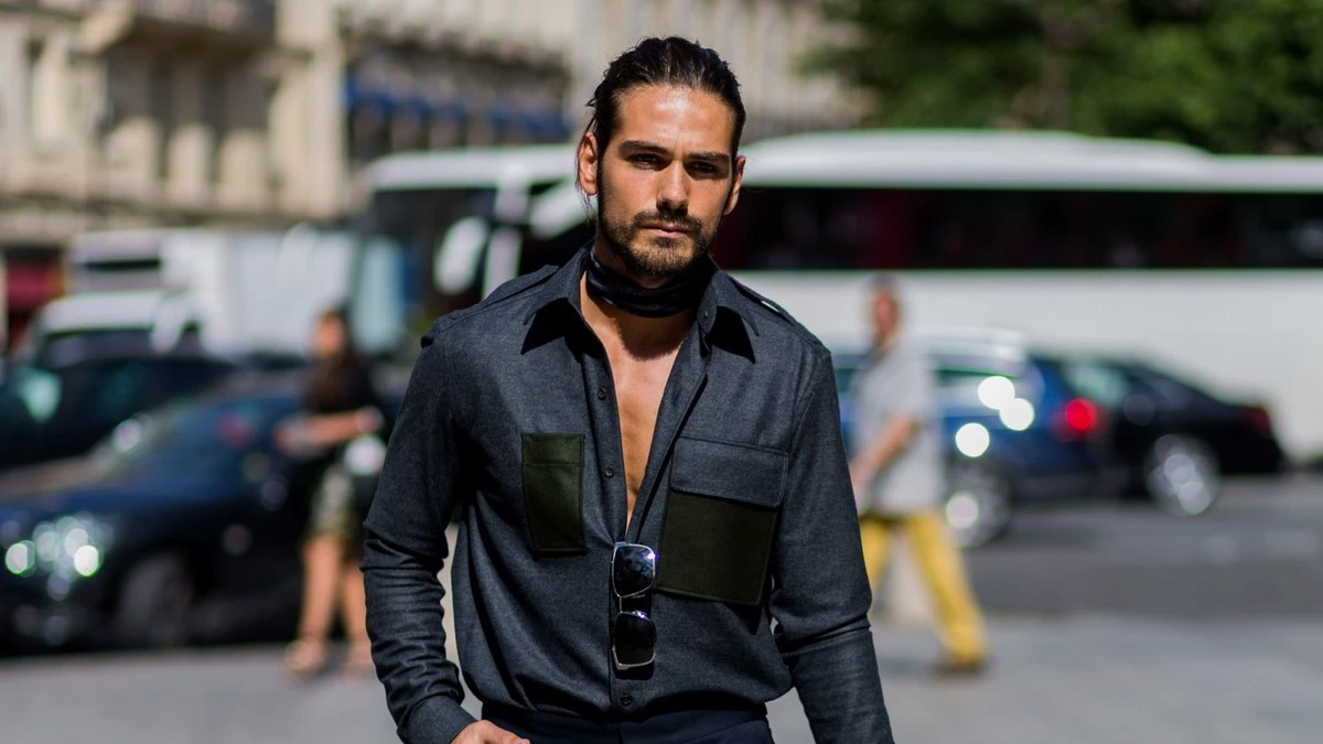 La astucia secreta que salva tu ropa negra de pañuelos olvidados (sin lavar ni frotar) - image 1