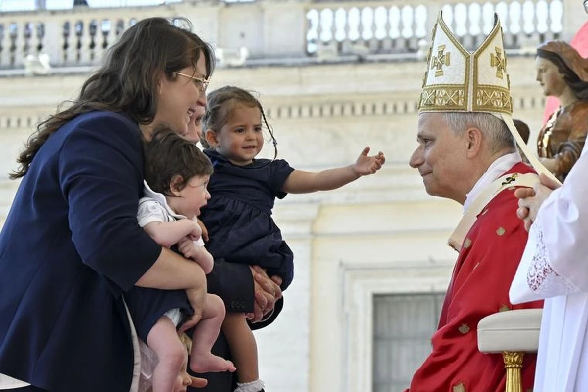 La curiosa tradición de la Primera Ministra de Lituania: Viaje Papal en Familia - image 1
