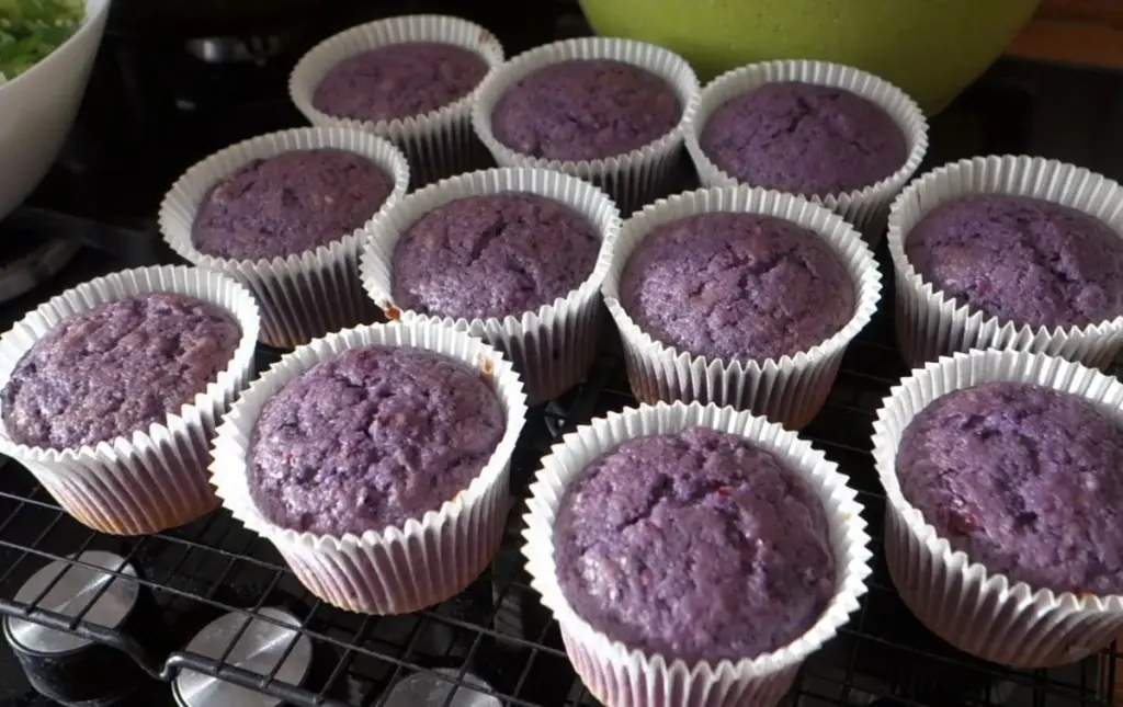 La grasa pegada en tus moldes de silicona desaparece con 2 cucharadas de esto