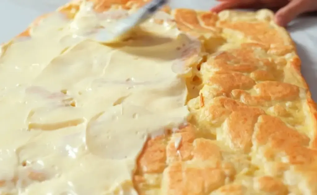 La receta de rollo de eclairs con crema que me hizo dejar de comprar postres fuera