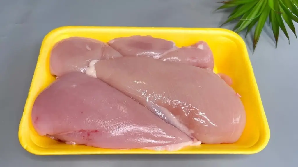 La verdad del corte: cómo saber si el pollo en la carnicería es fresco en 3 segundos