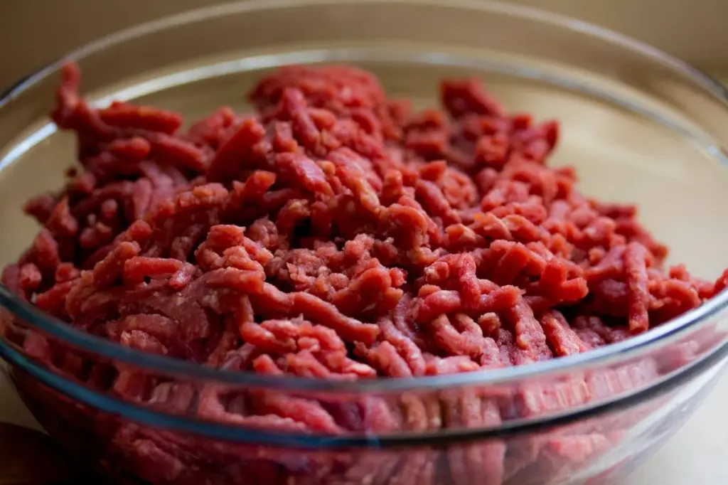 No creas que es carne: el color del jugo del minced meat revela su calidad real