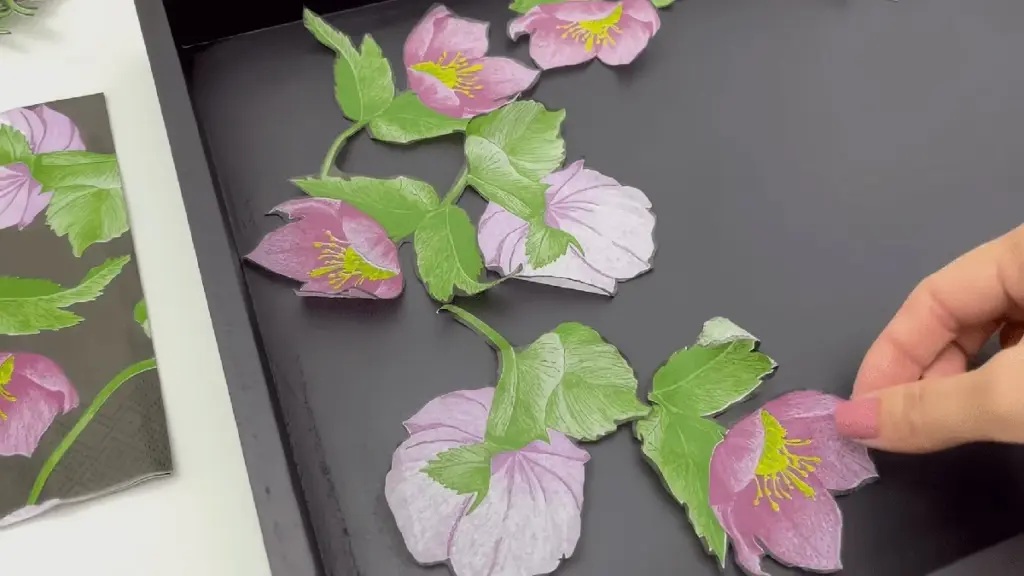 No wallpaper or paint: I use paper napkins and PVA glue, and my walls look stunning without renovation