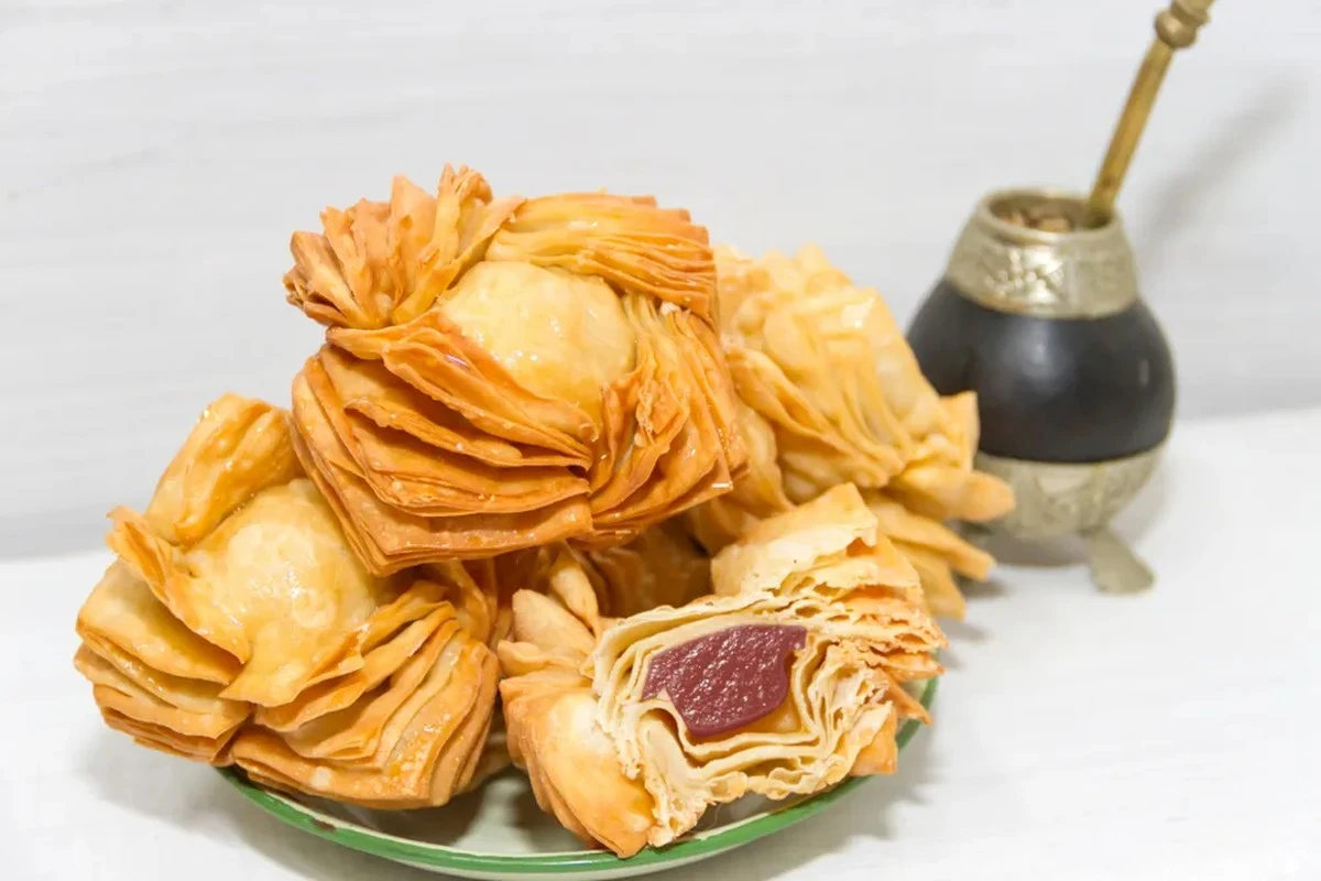 Pastelitos de masa hojaldre con champiñones: receta con mayonesa - image 1