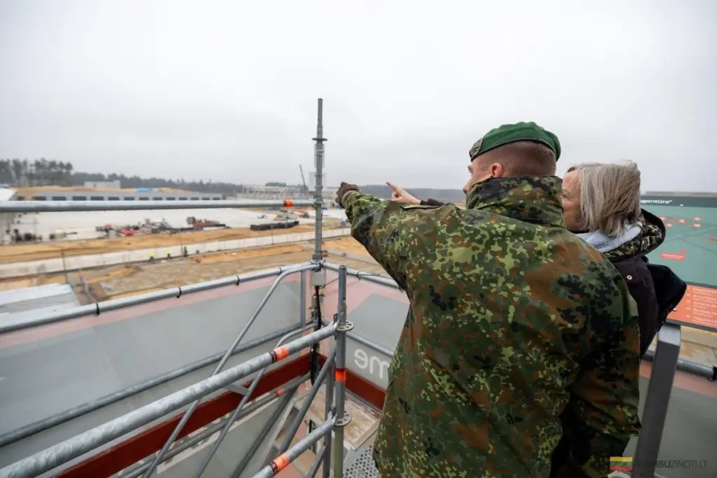 ¿Por qué ciudadanos rusos y bielorrusos compran propiedades cerca de bases militares en Lituania? El Seimas interviene.