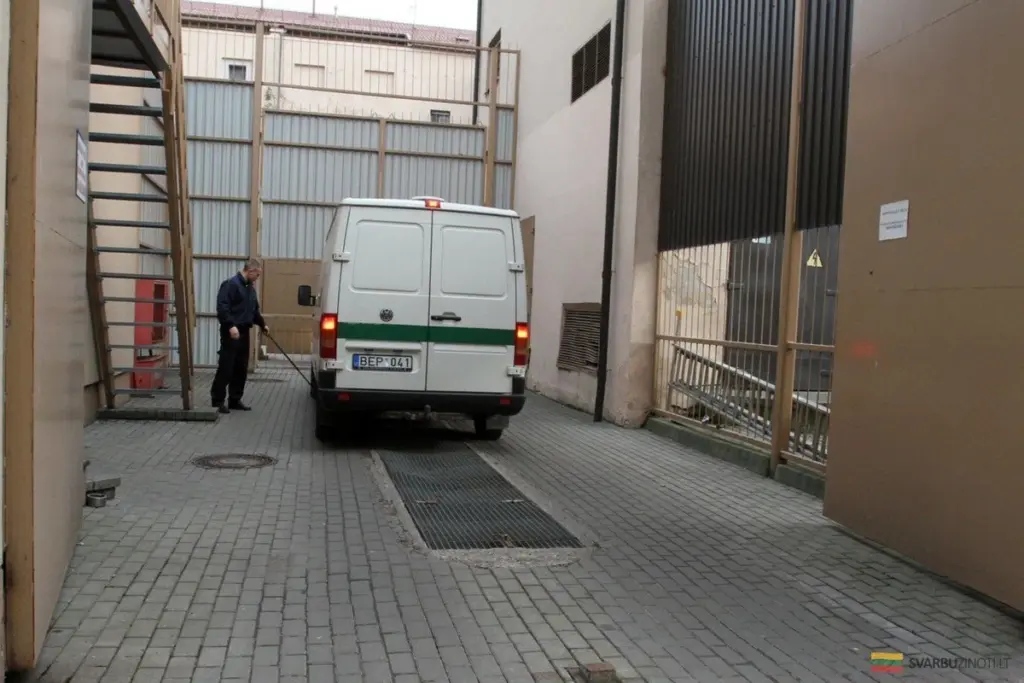 Por qué un resbalón en prisión activó la alarma sobre la seguridad (y la atención médica)