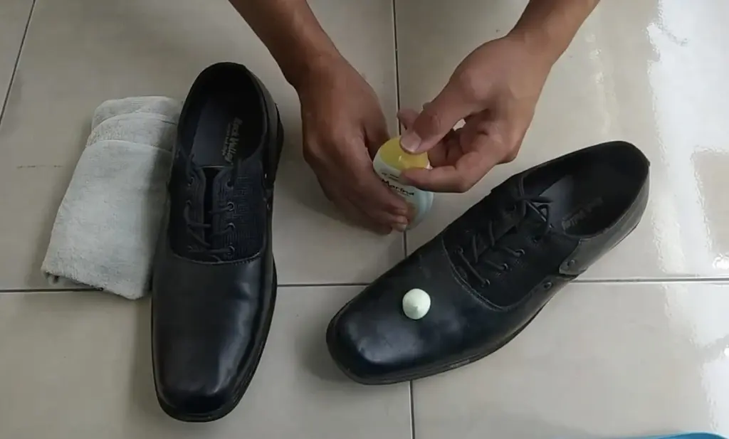 Un truco con crema de manos barata revive tu calzado de cuero