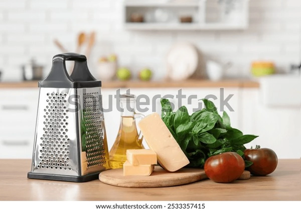 Un truco simple con aceite que hace que limpiar la rallador sea cosa de 5 segundos - image 1